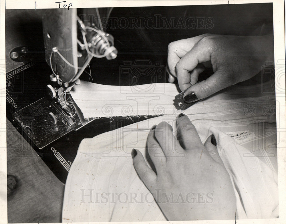 1945 Press Photo Sewing - Historic Images