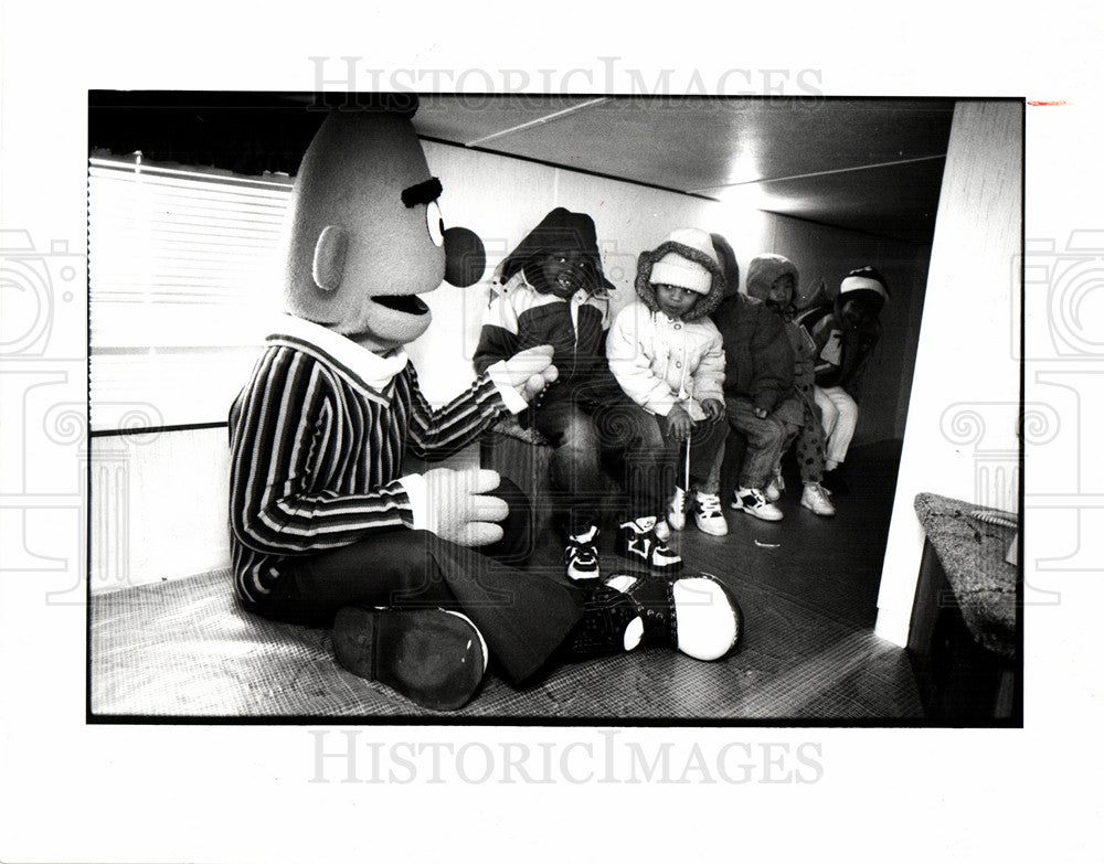 1993 Press Photo Bert sesame street fire safety demo - Historic Images