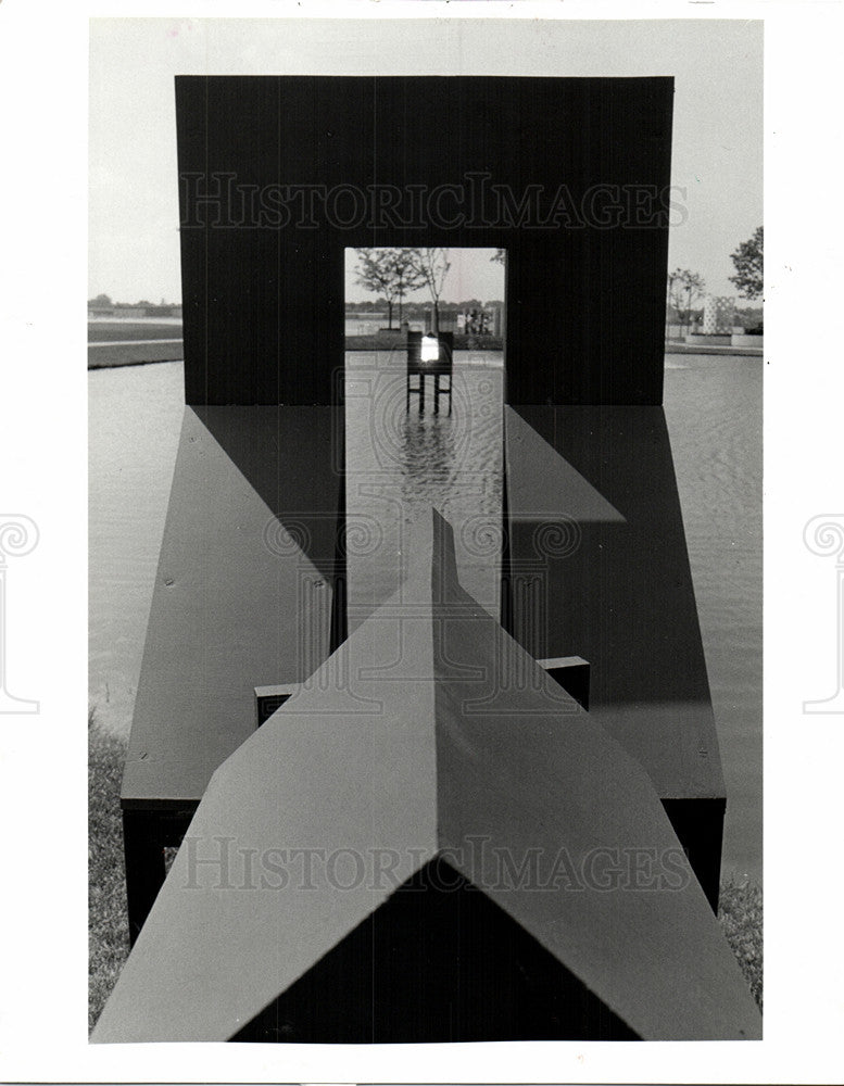 1986 Press Photo Chene Park Artist Millender Center - Historic Images