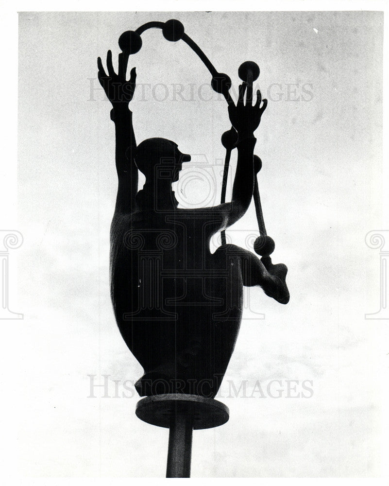 Press Photo Eastland Mall Harper Woods Sculpture - Historic Images