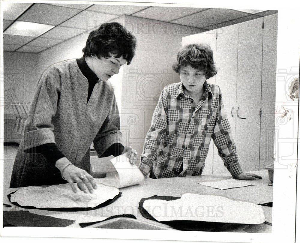 1976 Press Photo School Students Marina Jacka homemaker - Historic Images