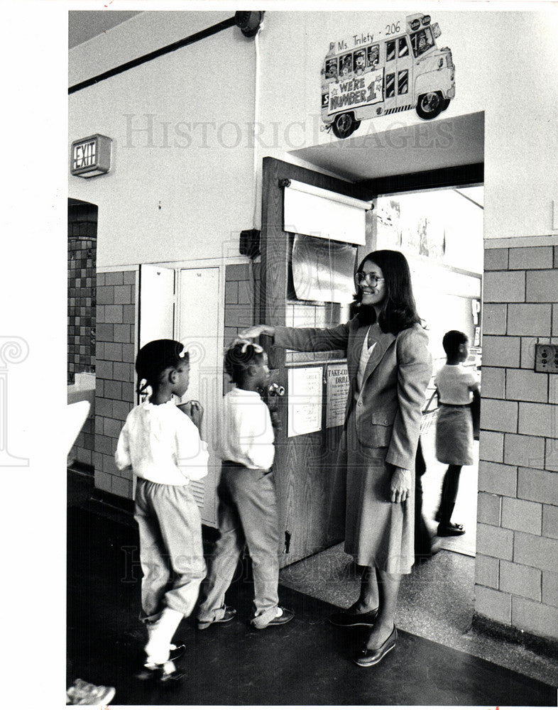 1982 Press Photo Reopened School After Three-Week Srike - Historic Images