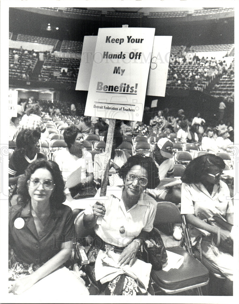 1982 Press Photo Detroit teachers protest Cobo Hall - Historic Images