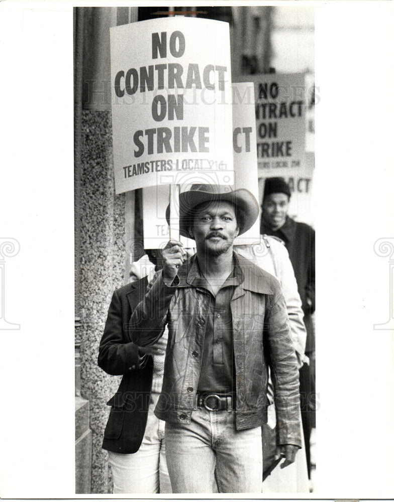 1979 Press Photo Hillard Hampton Security Guard Strike - Historic Images