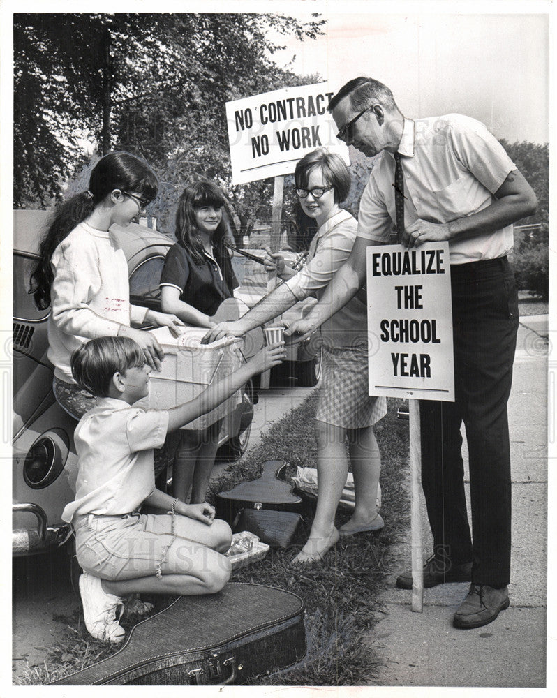 1987 Press Photo School Strikes Hampton School - Historic Images