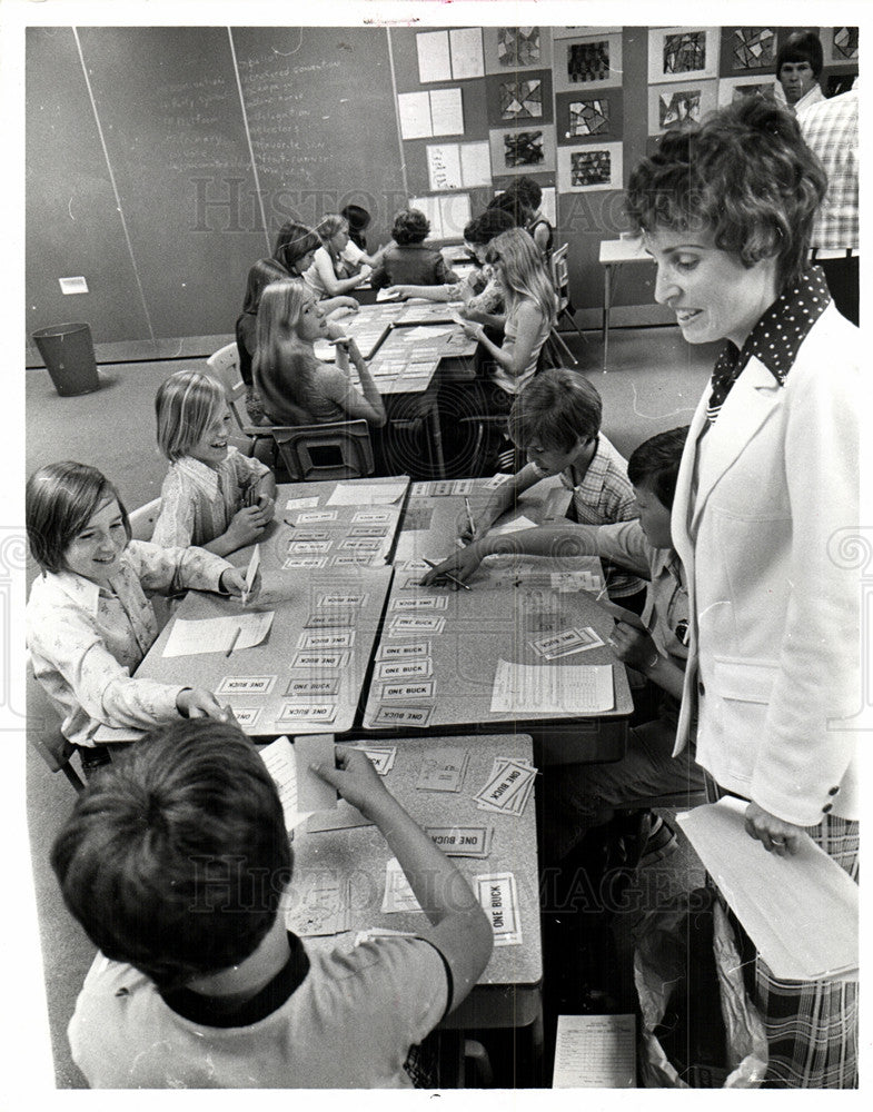 1976 Press Photo Jean Easterly children game school - Historic Images