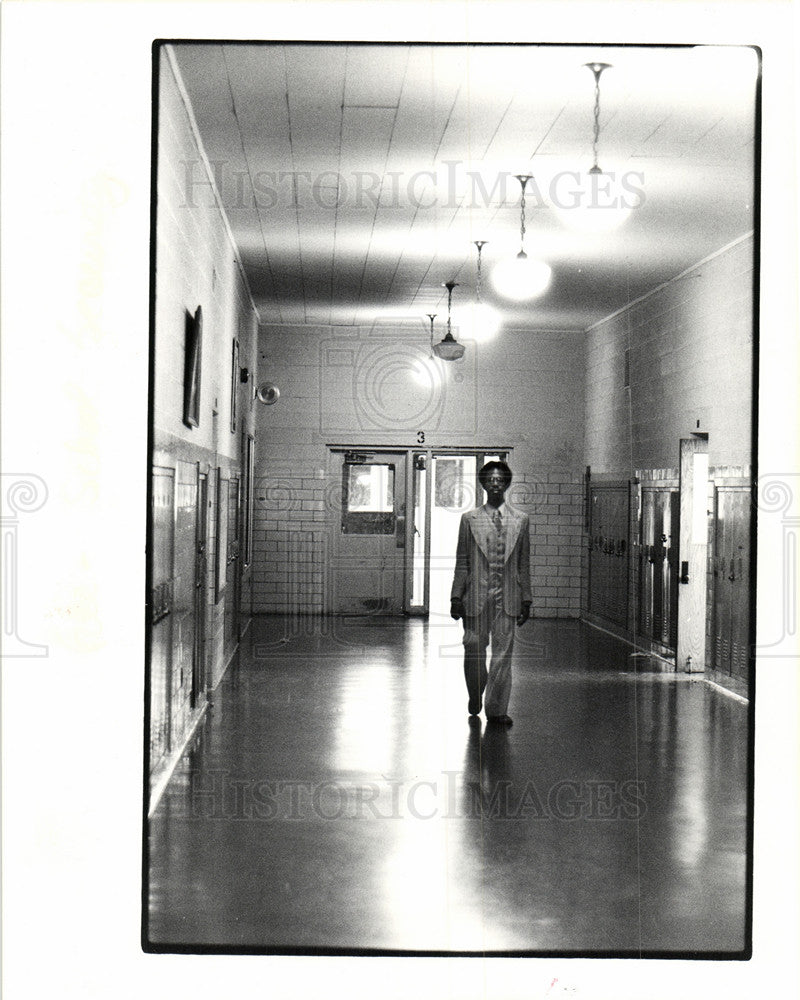 1976 Press Photo School Security - Historic Images