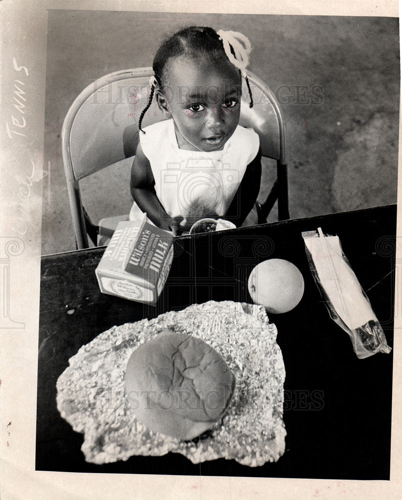 1973 Press Photo Patricia Bloxom school lunch USDA - Historic Images