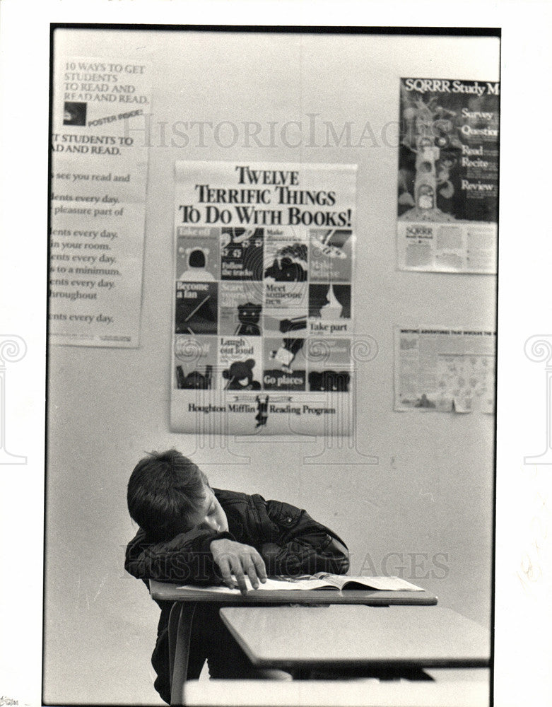 1987 Press Photo School James Jones rests Munger class - Historic Images