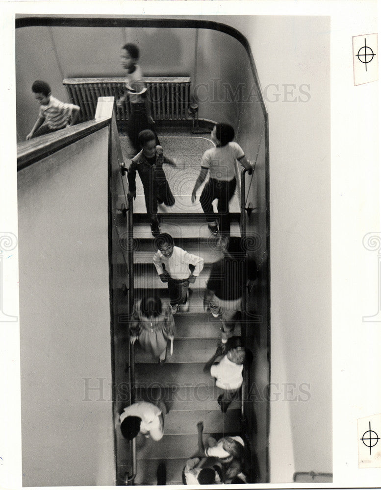 Press Photo School Kids Run Down Stairs - Historic Images