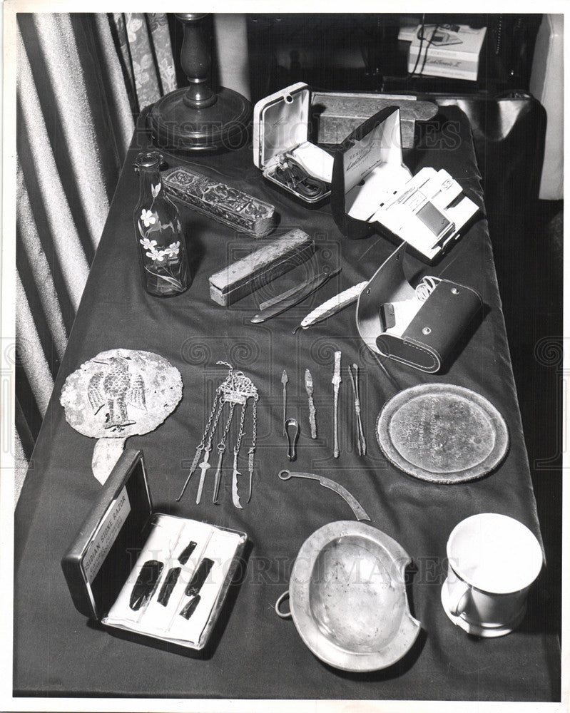 1964 Press Photo shaving gear razors blades - Historic Images