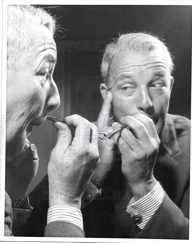 1964 Press Photo Metal tweezers plucked beard Shaving - Historic Images