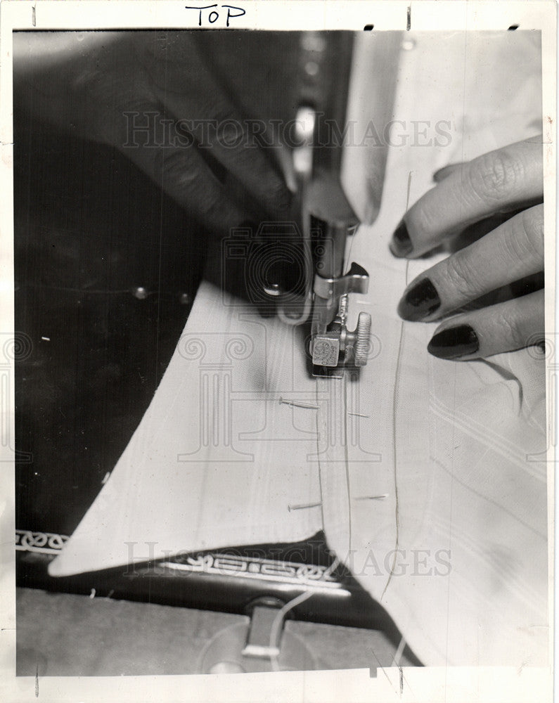 1945 Press Photo sew turned collar Following old holes - Historic Images