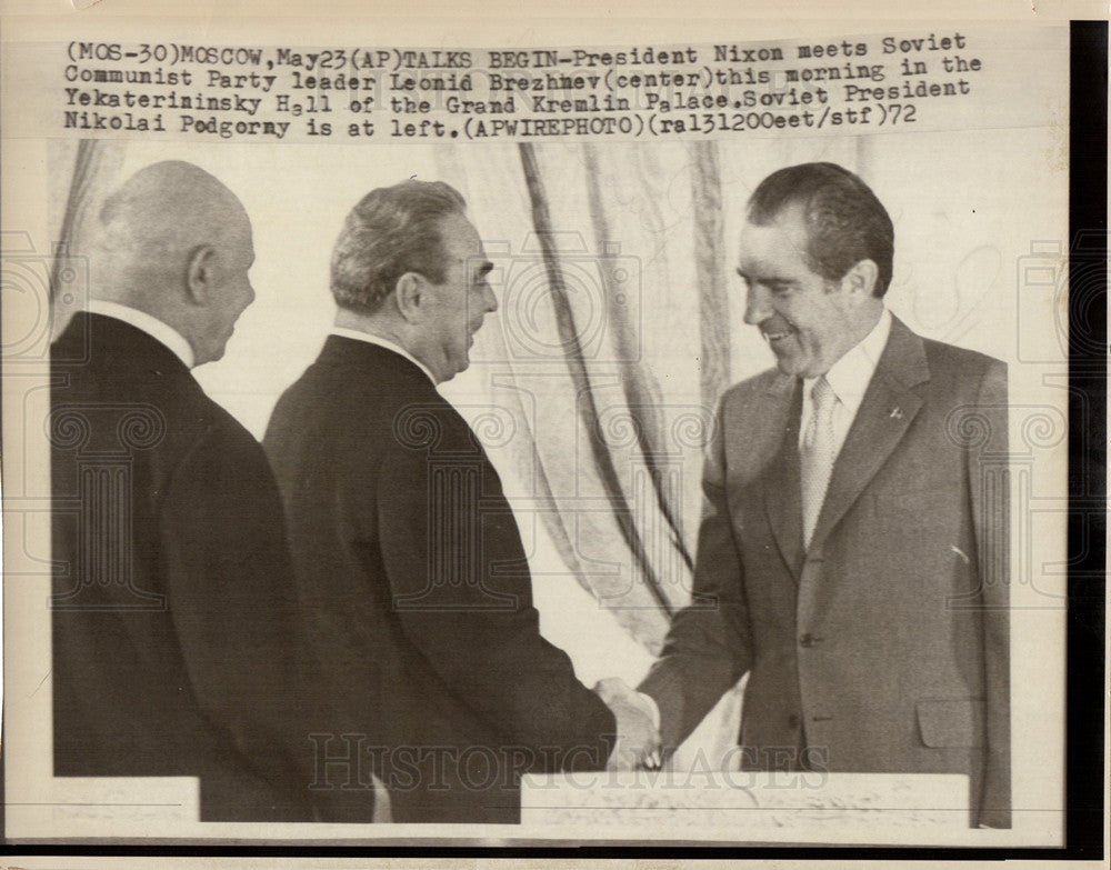 1972 Press Photo Nixon Brezhnev meet Kremlin Palace - Historic Images