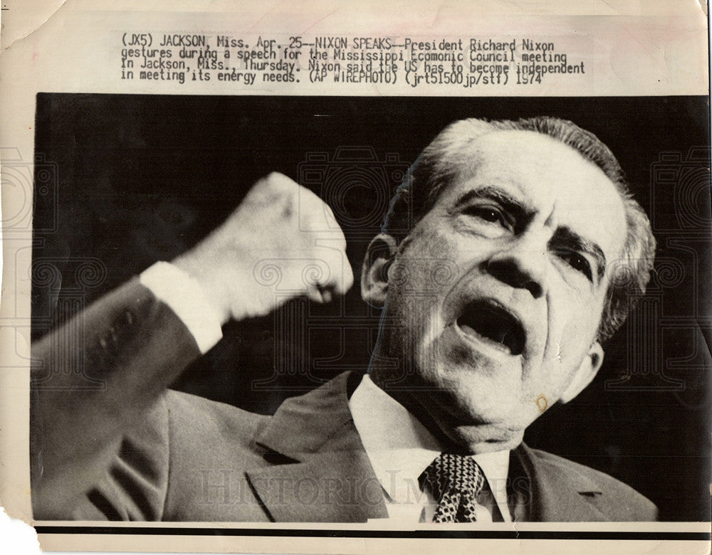 1974 Press Photo Richard Nixon gesticulating - Historic Images