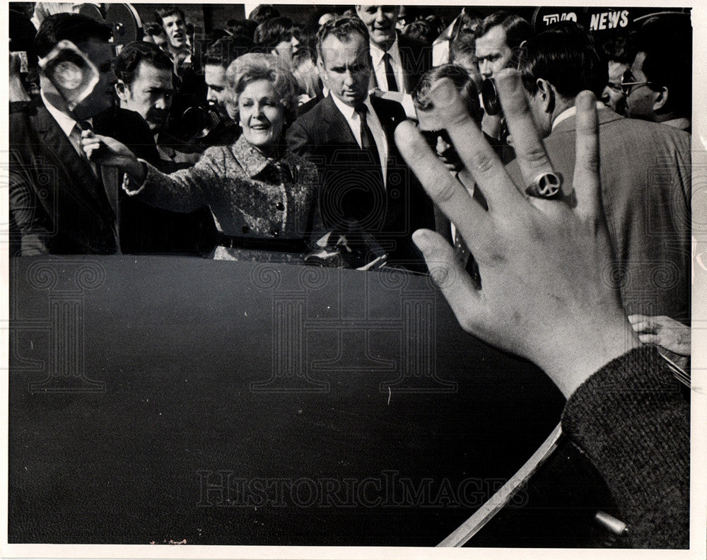 1970 Press Photo Pat Nixon campaign Southfield peace - Historic Images