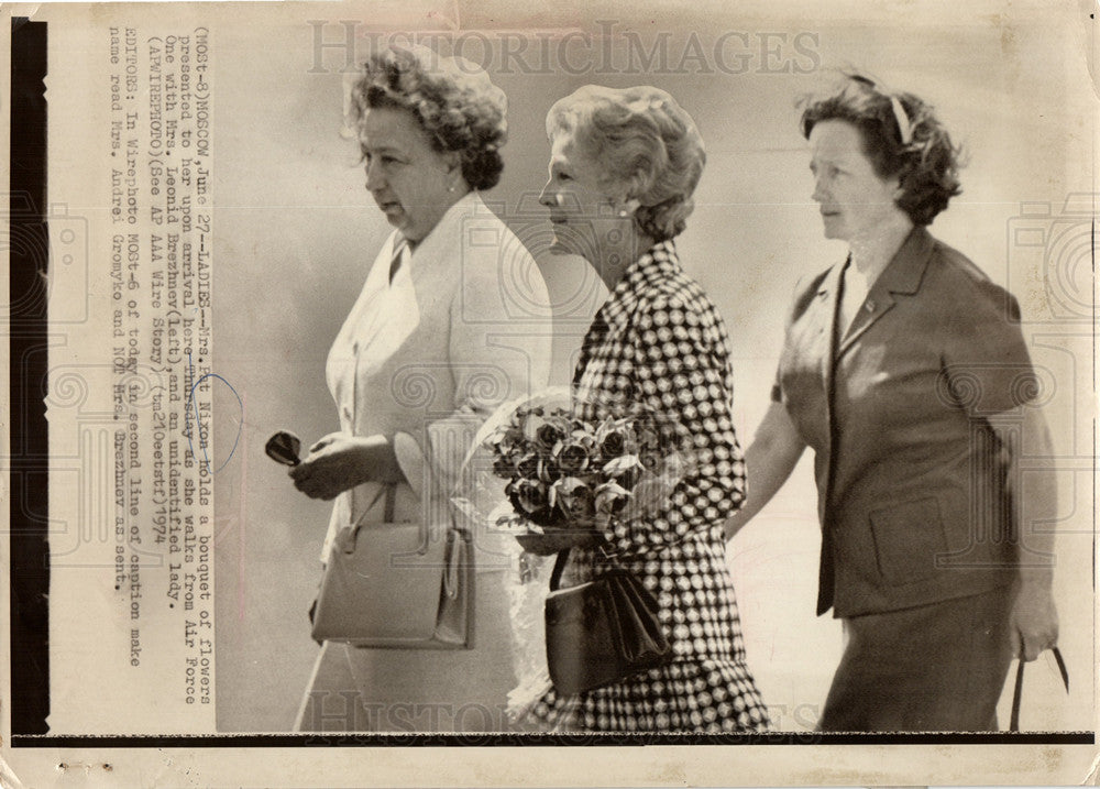 1974 Press Photo Mrs Pat Nixon Mrs Leonid Brezhnev - Historic Images