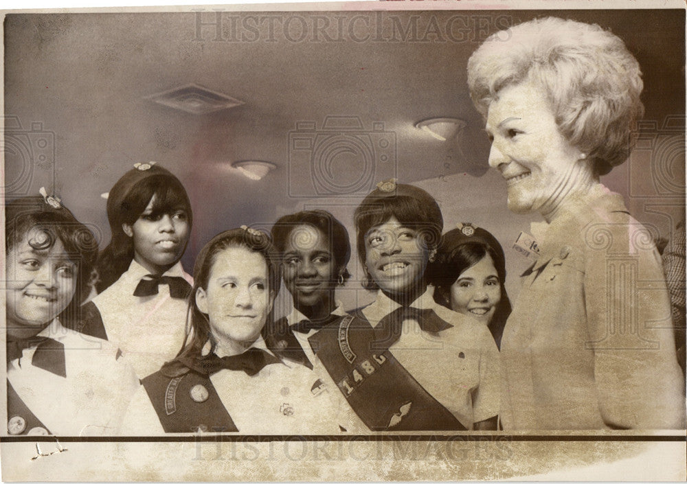 1970 Press Photo Pat Nixon Girl Scouts Brownie Honor - Historic Images