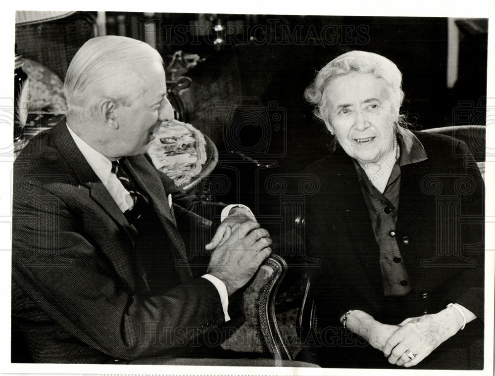 1964 Press Photo Madame Nobel-Oleinikoff Alistair Cooke - Historic Images