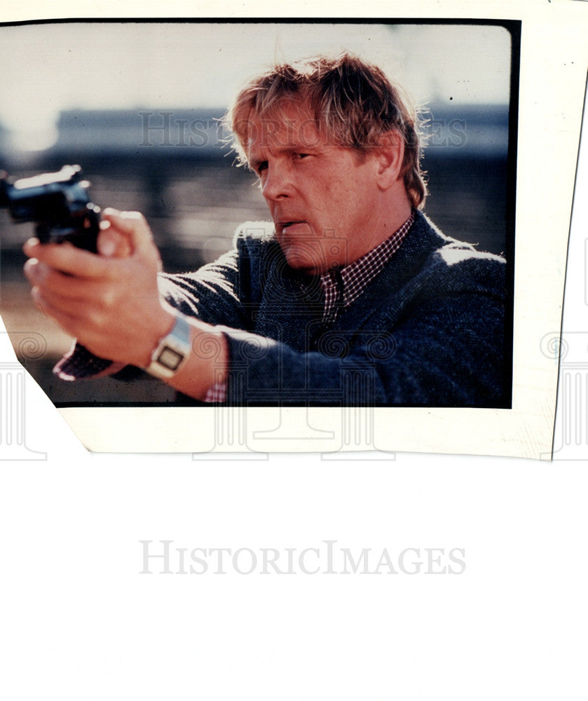 1990 Press Photo Nick Nolte American film actor gun - Historic Images