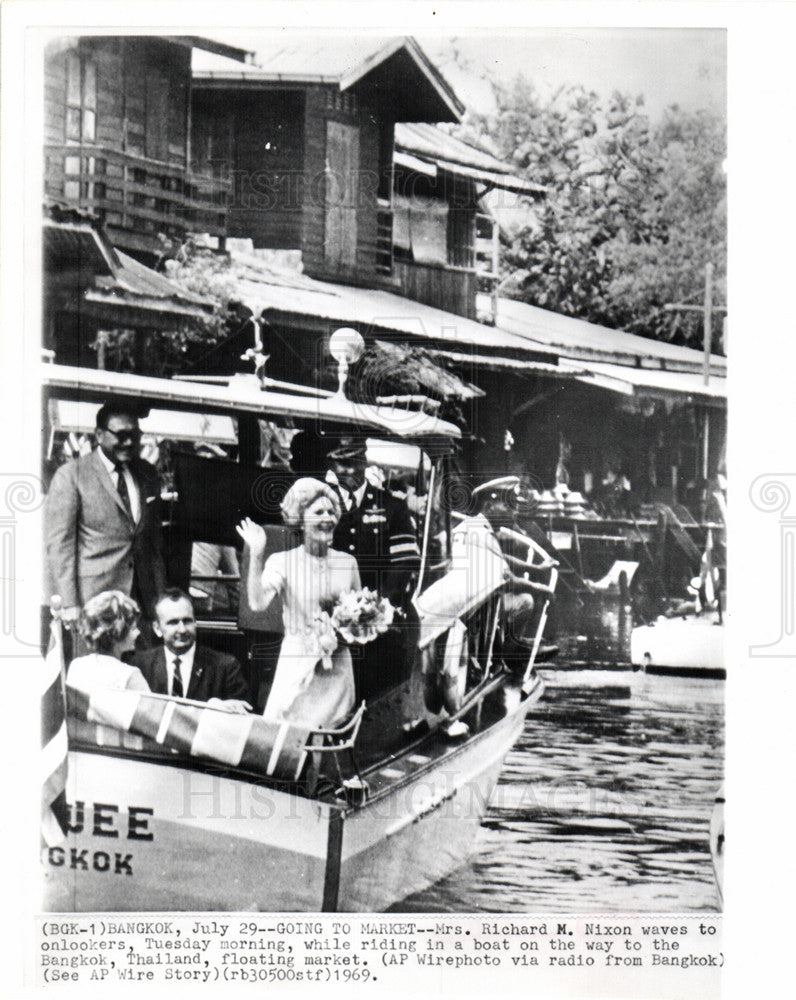1969 Press Photo Mrs. Richard M. Nixon Bangkok Market - Historic Images