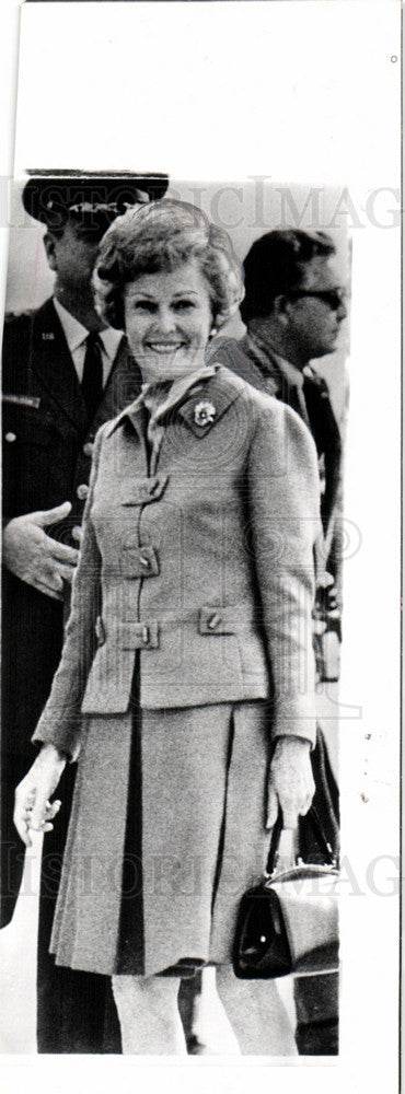 1968 Press Photo Pat Nixon 1st Lady dress - Historic Images