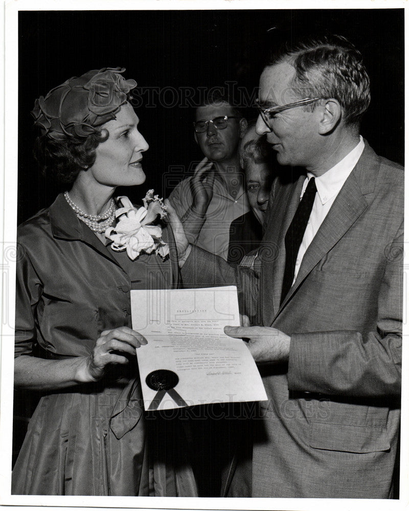 Press Photo Pat Nixon Gets Award - Historic Images