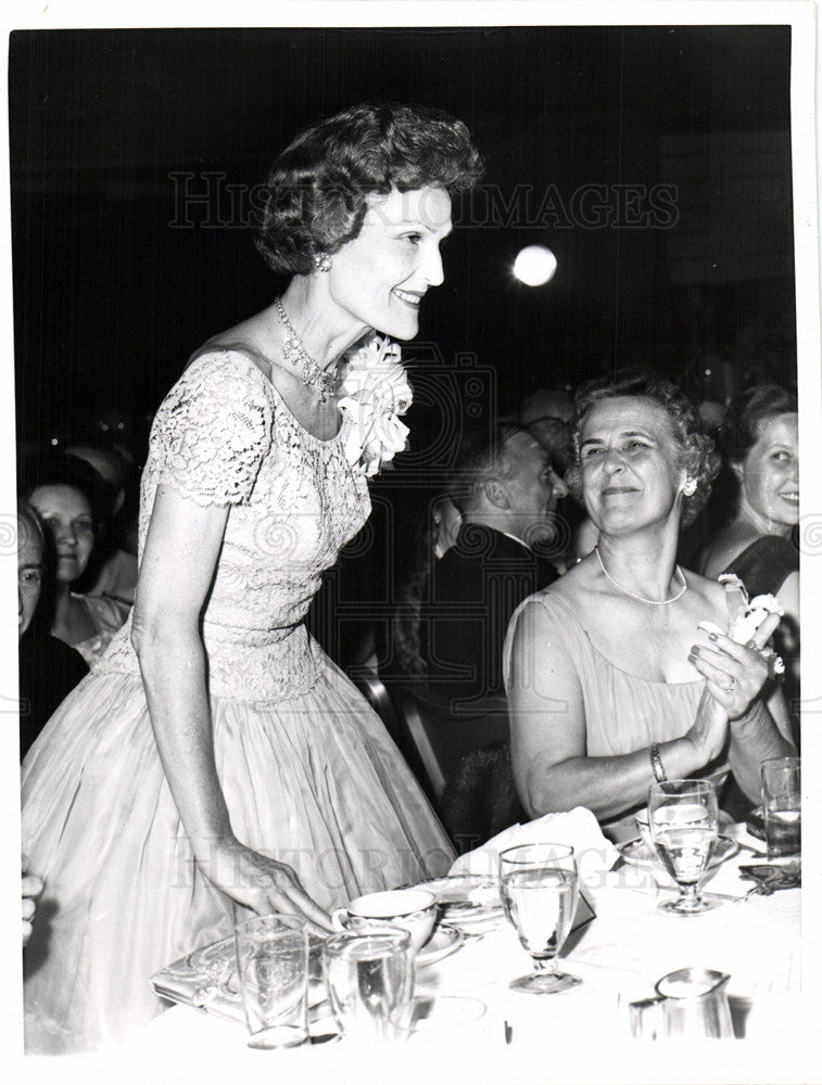 1960 Press Photo Nixon campaign wife Pat dinner affair - Historic Images