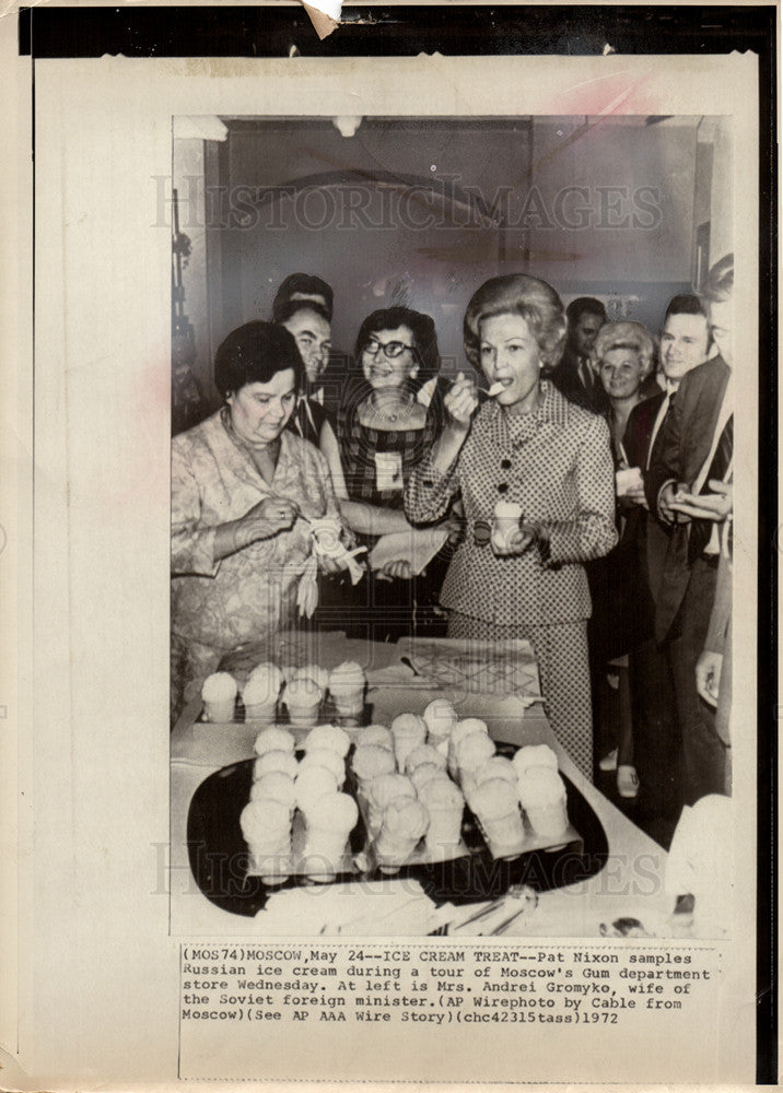 1972 Press Photo Pat Nixon, ice cream, Mrs. Gromyko - Historic Images