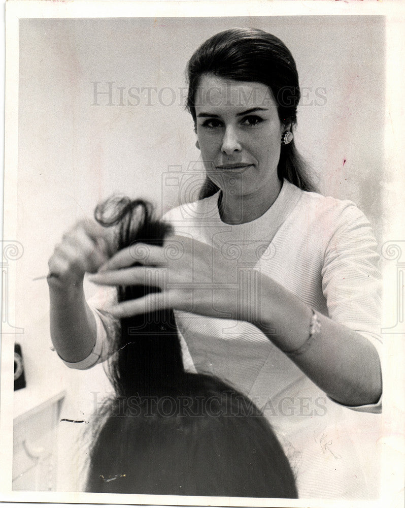 1968 Press Photo New York Hairdresser Richard Nixon - Historic Images