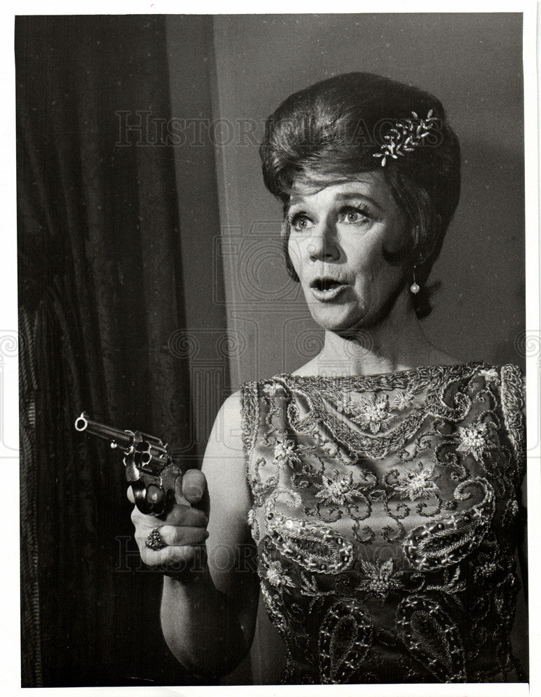 1966 Press Photo conquest, gun, wealthy widow, spy idea - Historic Images
