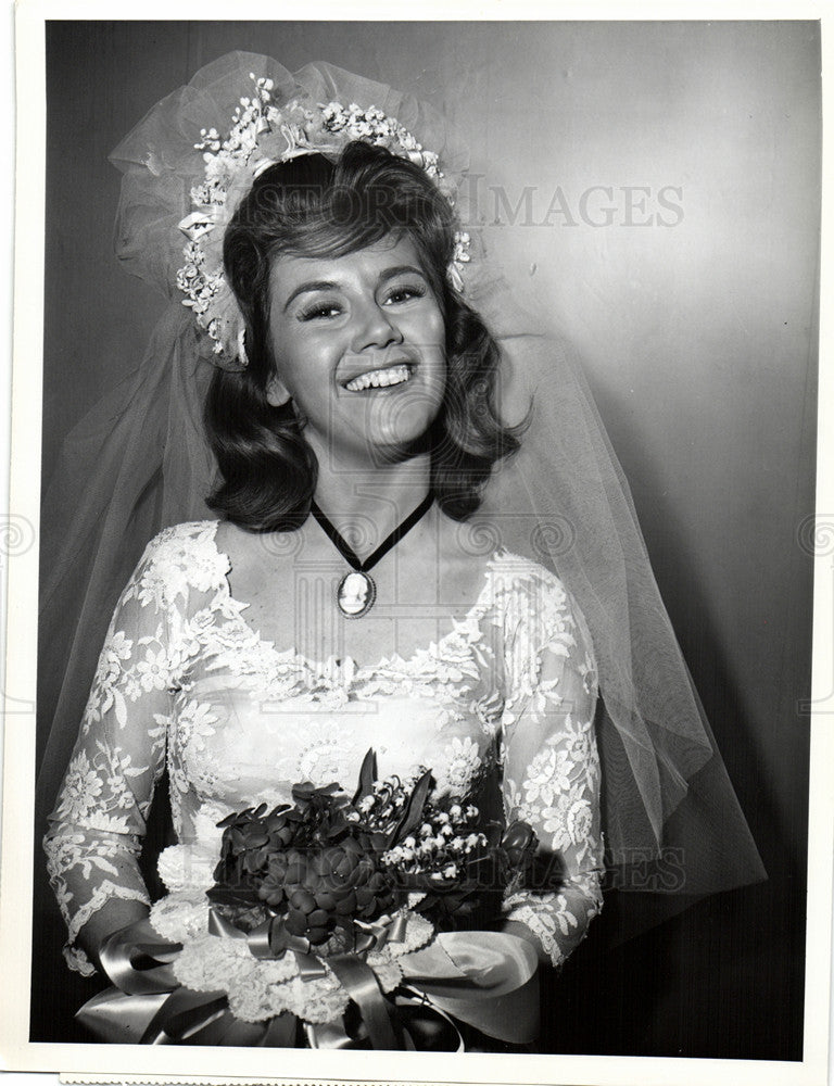 1963 Press Photo KATHY NOLAN LLOYD BRIDGES RISING MOON - Historic Images