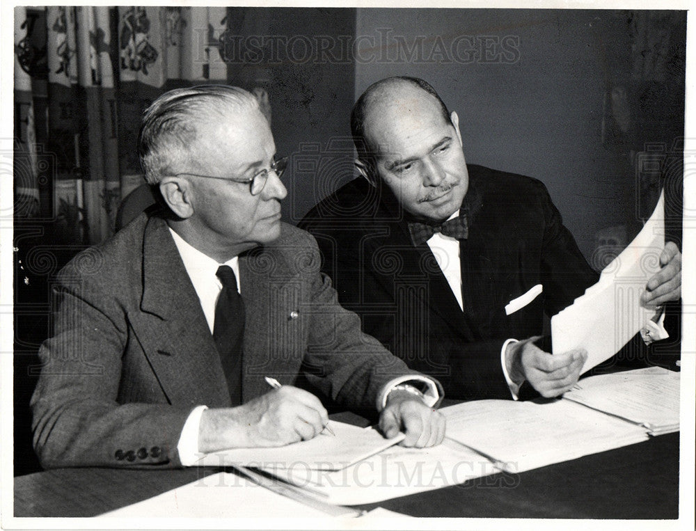 1959 Press Photo Pival and Kingsbury judges in contest - Historic Images