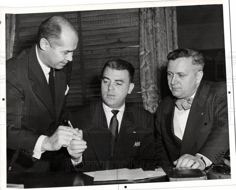 Press Photo John Pival General Manager - Historic Images