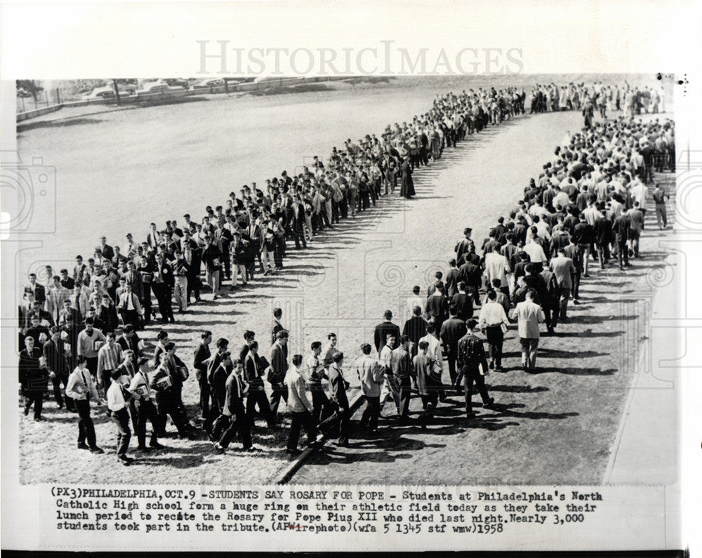 1958 Press Photo Students Rosary Pope Pius XII tribute - Historic Images