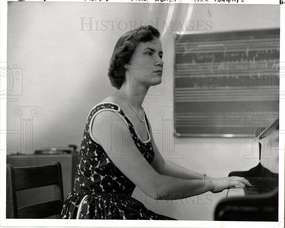 1954 Press Photo Llona Planken piano music - Historic Images