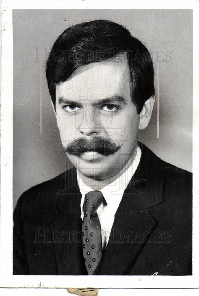 1974 Press Photo Robert Pisor press secretary newsman - Historic Images