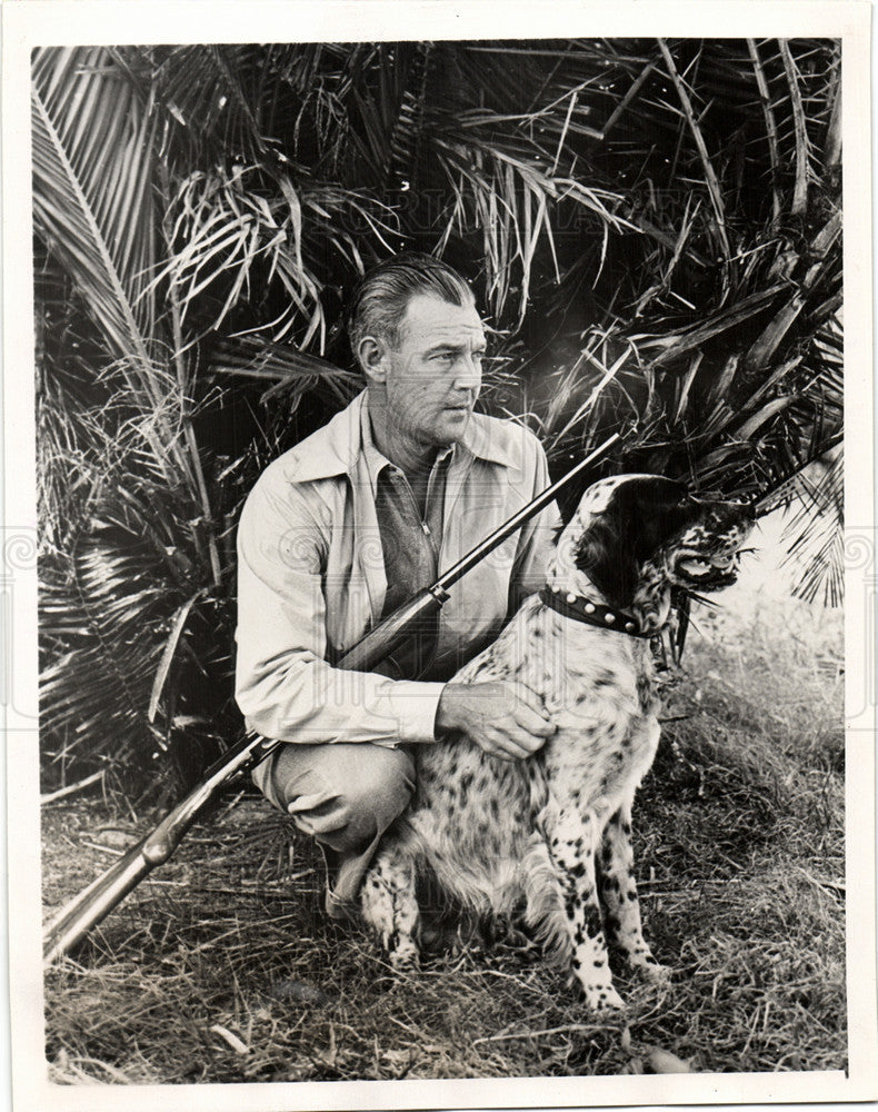 1939 Press Photo George Ripgas Hunting - Historic Images