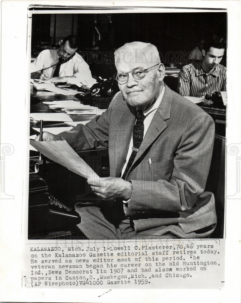 1959 Press Photo Lowell Plasterer retires Kalamazoo - Historic Images