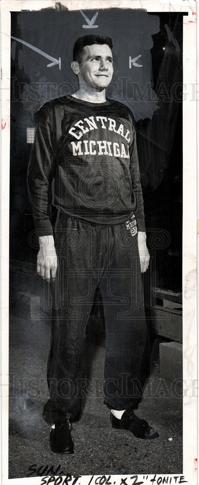 1954 Press Photo Jim Poduley Michigan University Track - Historic Images