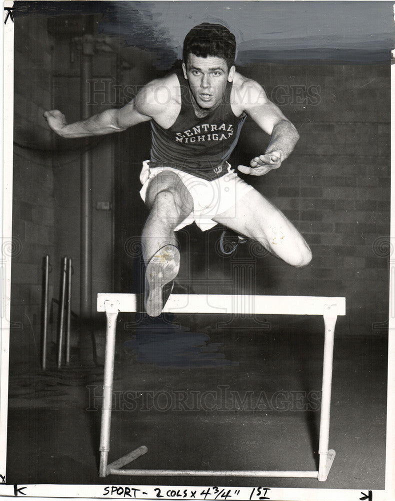 1954 Press Photo Jim Podoby hurdles sports Michigan - Historic Images