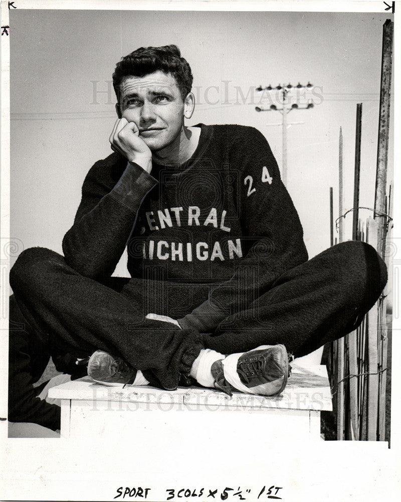 1954 Press Photo Jim Poduley Michigan University Track - Historic Images