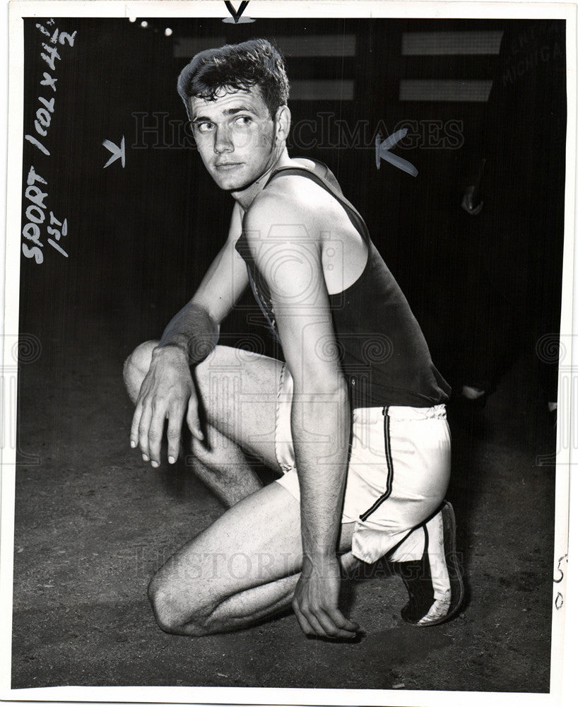 1954 Press Photo Jim Podoley Trackman Football Halfback - Historic Images