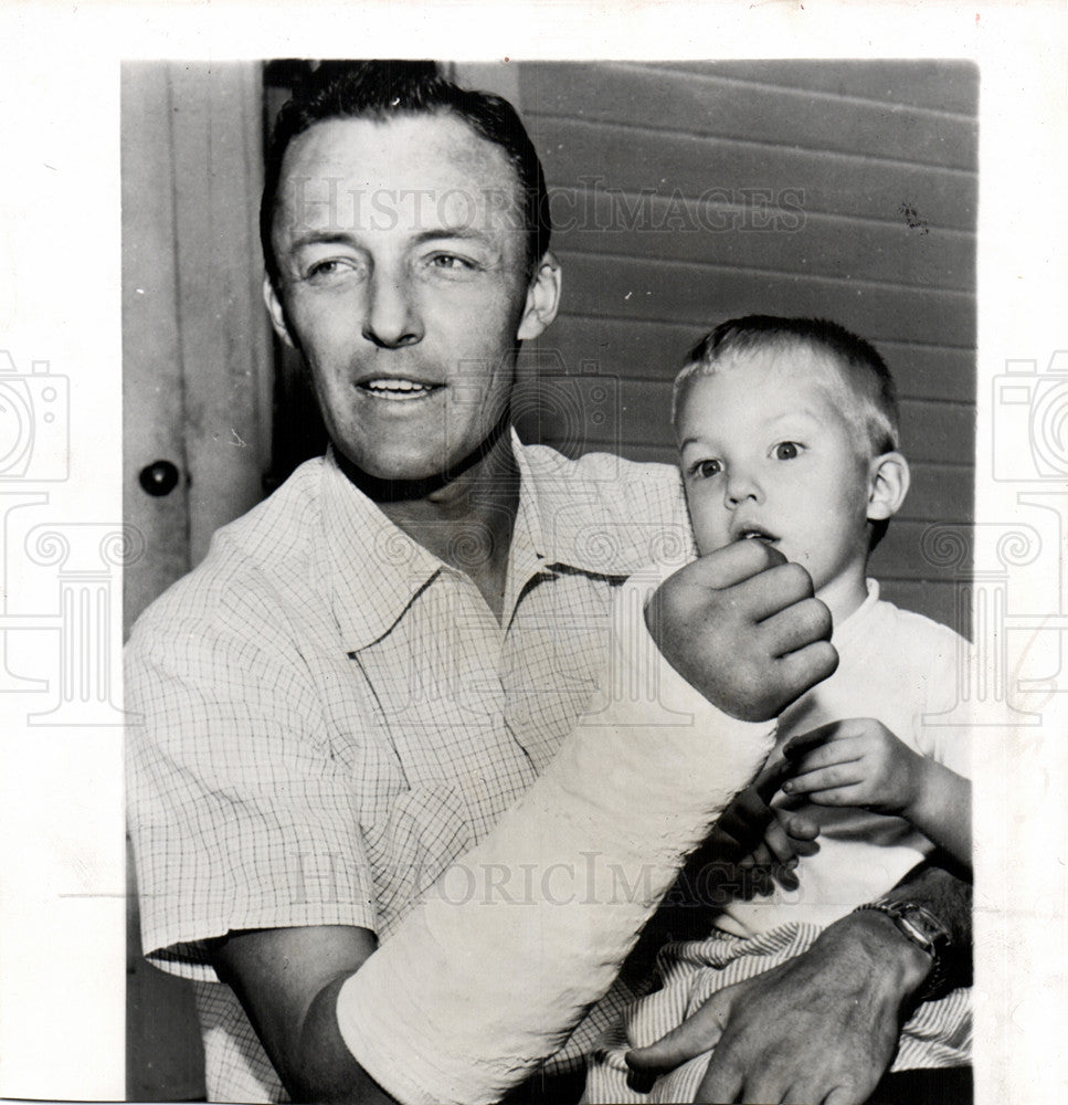 1955 Press Photo Bud Podbelian broken wrist pitcher - Historic Images