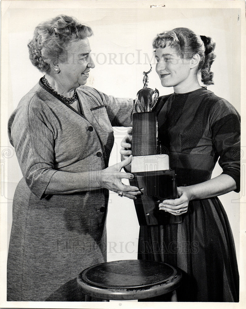 1960 Press Photo tennis, Cooper school, Hamtramck, MI - Historic Images