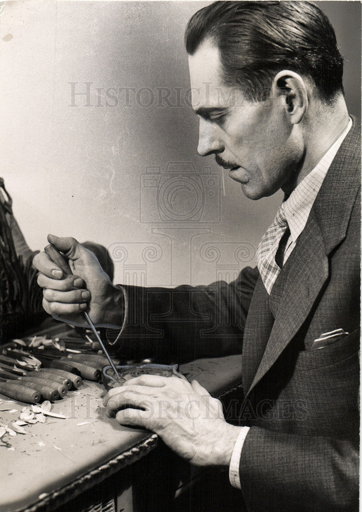 1939 Press Photo Andrew Plofchan sculptor - Historic Images