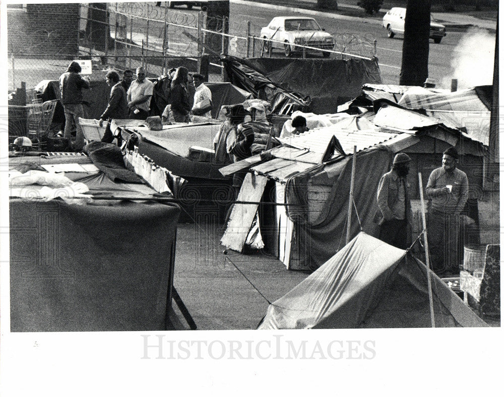 1983 Press Photo Phoenix&#39;s tent city - Historic Images