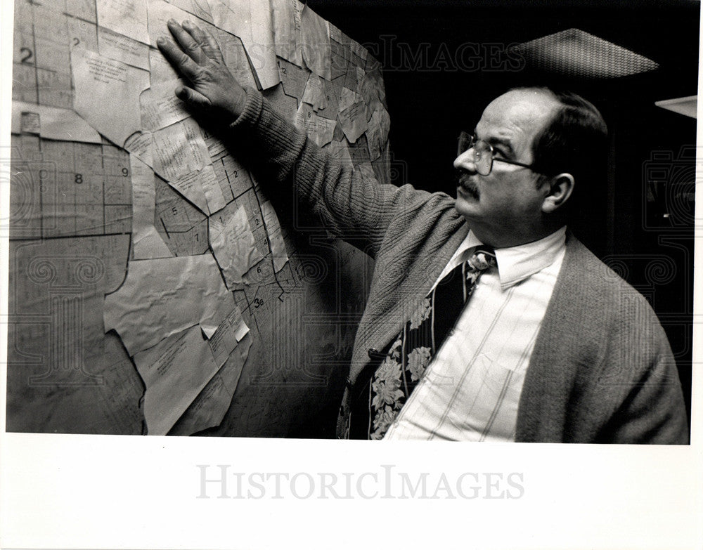 1989 Press Photo Art Potter Director - Historic Images