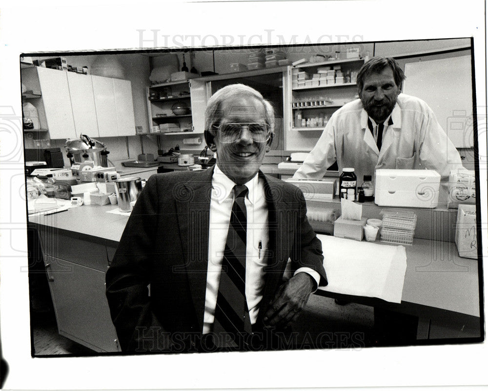 1989 Press Photo Tom Porter CEO BioQuant Schramm VP - Historic Images