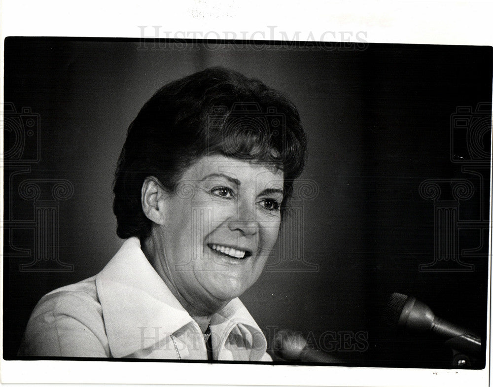 1975 Press Photo Sylvia Porter economist journalist - Historic Images